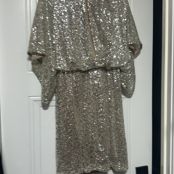 Dress - Picture 5 of 5